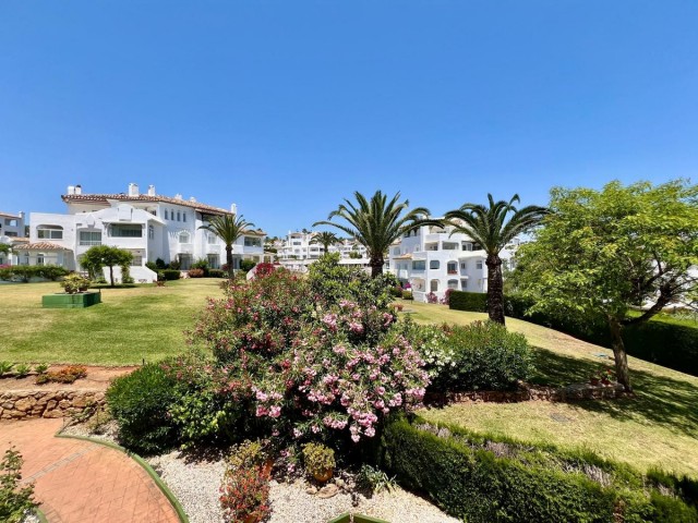 2 Bedrooms Apartment in Elviria