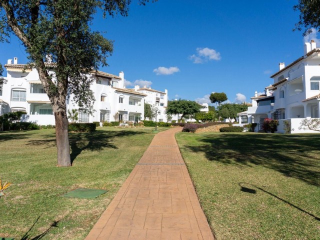 2 Bedrooms Apartment in Elviria