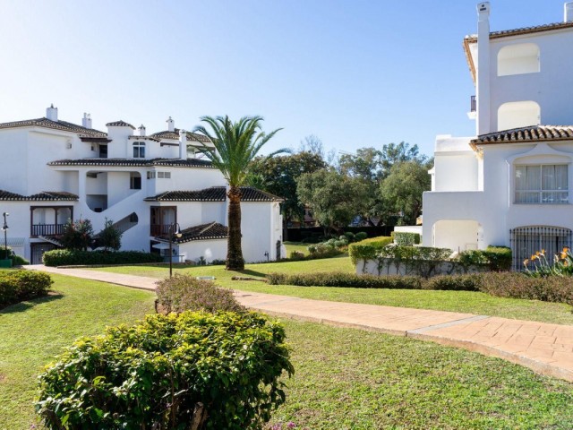 2 Bedrooms Apartment in Elviria