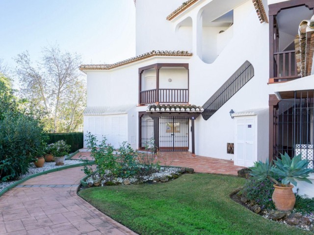 2 Bedrooms Apartment in Elviria