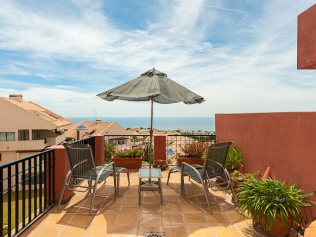 2 Bedrooms Apartment in Calahonda