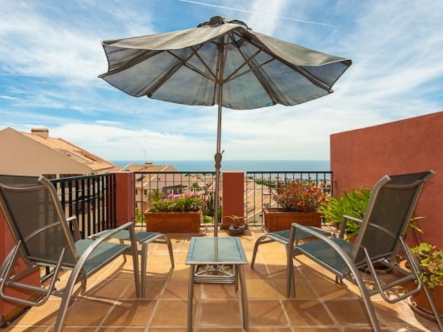 2 Bedrooms Apartment in Calahonda