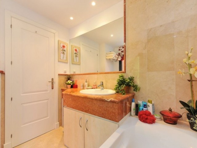 2 Bedrooms Apartment in Calahonda
