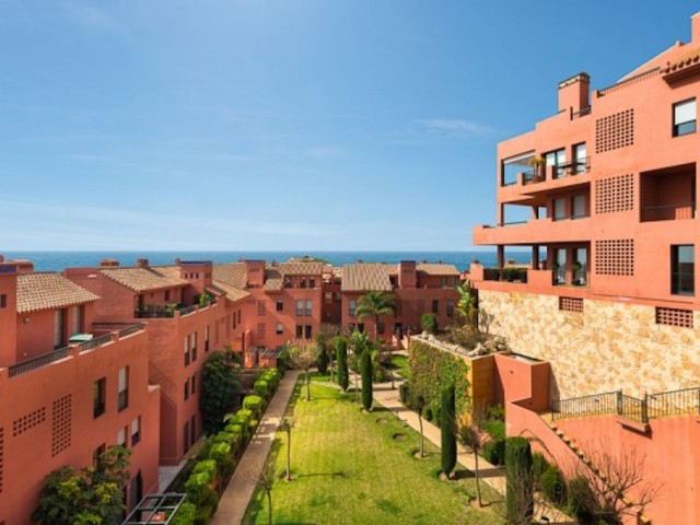 2 Bedrooms Apartment in Calahonda