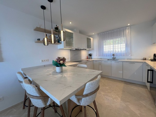 Maison mitoyenne avec 4 Chambres  à Ojén