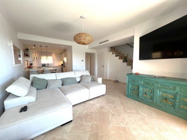 Maison mitoyenne avec 4 Chambres  à Ojén