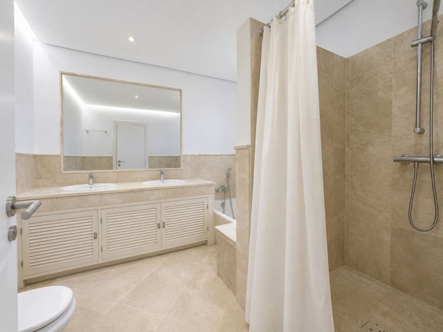 Maison mitoyenne avec 4 Chambres  à Ojén
