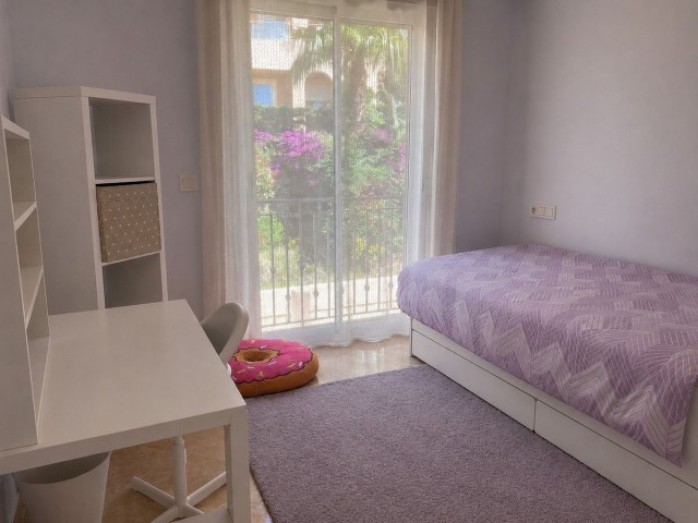 Maison mitoyenne avec 4 Chambres  à Ojén