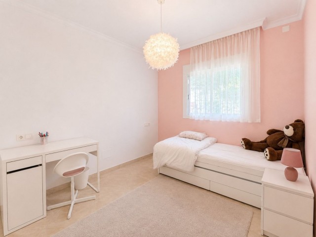 Maison mitoyenne avec 4 Chambres  à Ojén