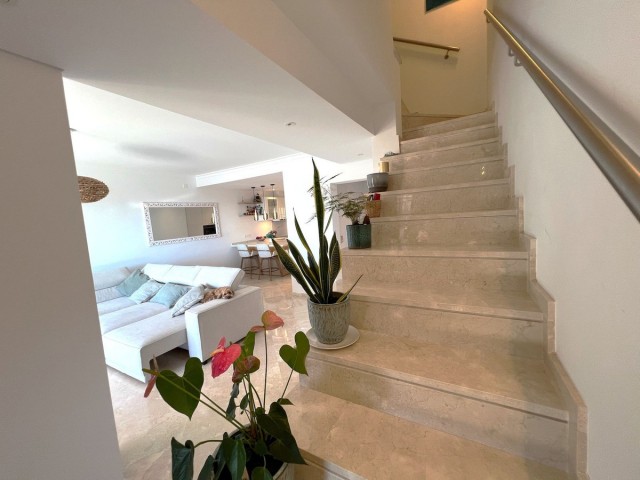 Maison mitoyenne avec 4 Chambres  à Ojén