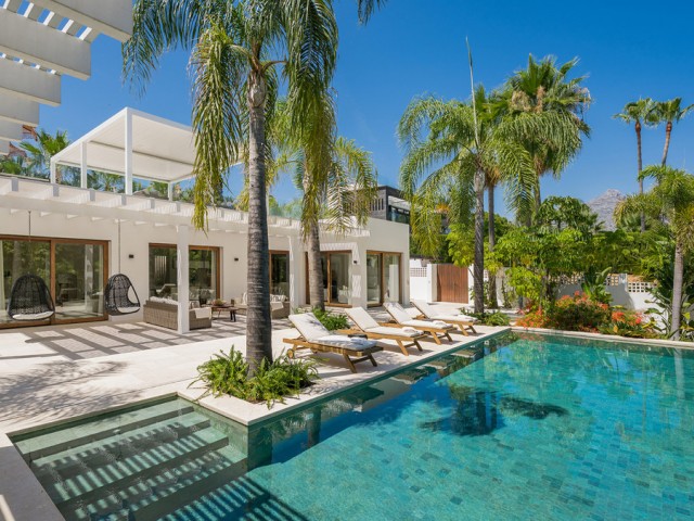 Villa, Las Brisas, R5435440
