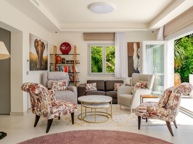 Villa avec 5 Chambres  à El Madroñal