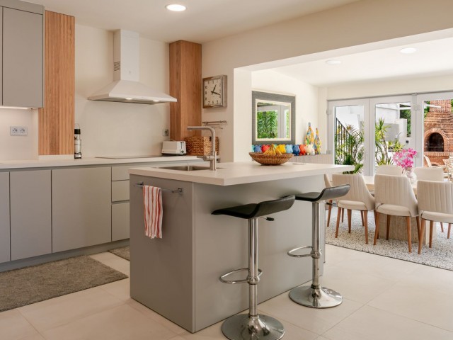 Villa avec 5 Chambres  à El Madroñal