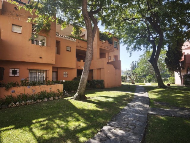 Huoneisto, Guadalmina Alta, R5423311
