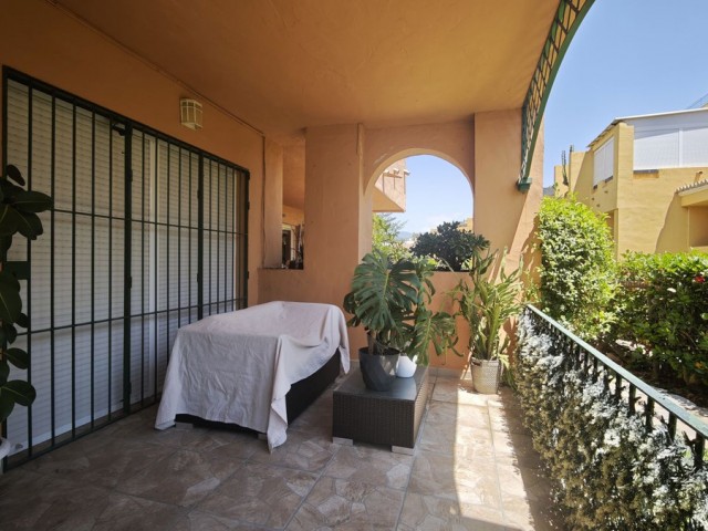 Huoneisto, Guadalmina Alta, R5423311