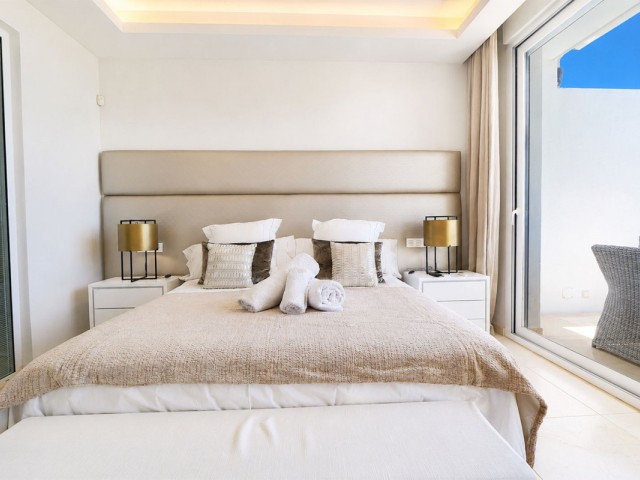 Penthouse avec 2 Chambres  à Puerto de Cabopino
