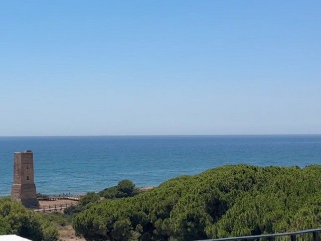 Penthouse avec 2 Chambres  à Puerto de Cabopino