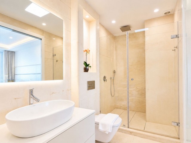 Penthouse avec 2 Chambres  à Puerto de Cabopino