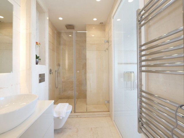 Penthouse avec 2 Chambres  à Puerto de Cabopino
