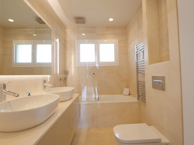 Penthouse avec 2 Chambres  à Puerto de Cabopino