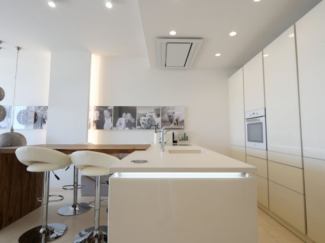 Penthouse avec 2 Chambres  à Puerto de Cabopino