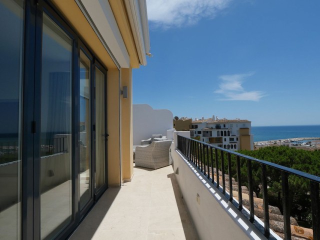 Penthouse avec 2 Chambres  à Puerto de Cabopino