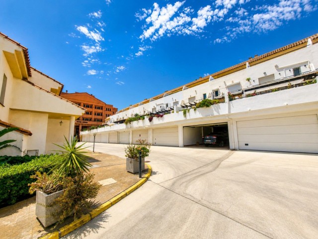 4 Bedrooms Townhouse in Manilva