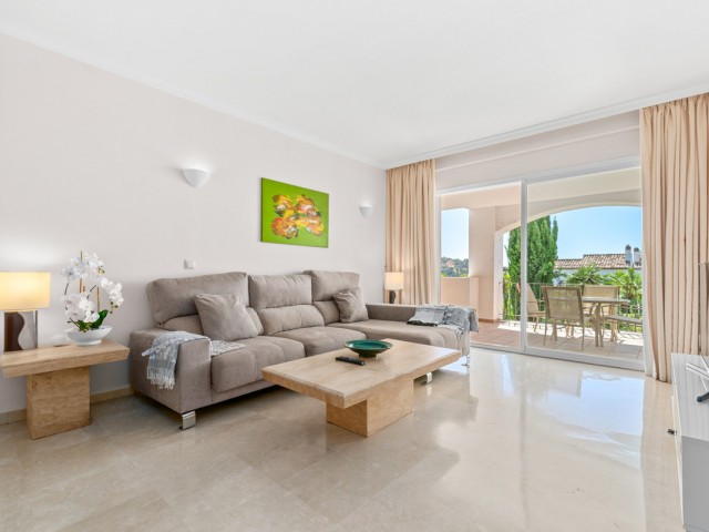 2 Bedrooms Apartment in Benahavís