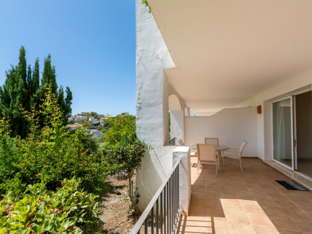 2 Bedrooms Apartment in Benahavís