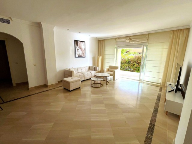 Huoneisto, Bahía de Marbella, R5444026