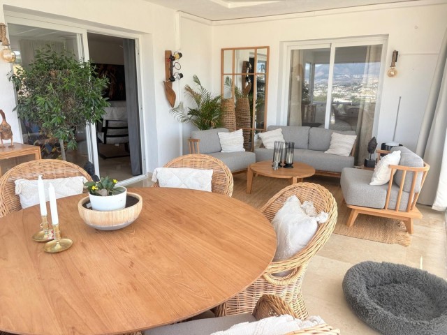 Villa con 5 Dormitorios  en Cerros del Aguila
