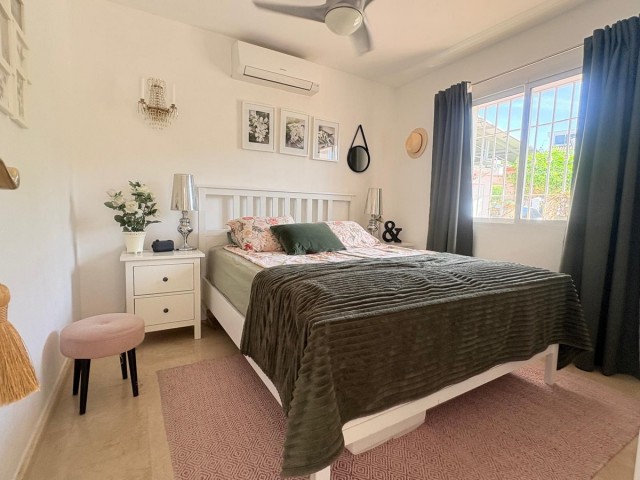 Villa con 5 Dormitorios  en Cerros del Aguila
