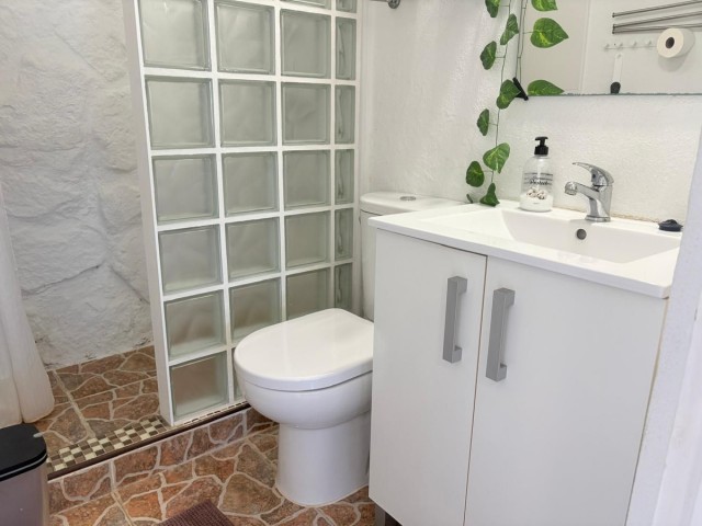 Villa con 5 Dormitorios  en Cerros del Aguila