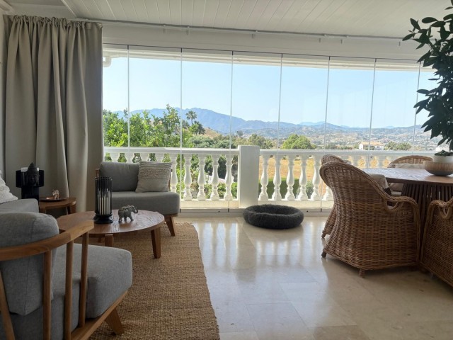 Villa con 5 Dormitorios  en Cerros del Aguila