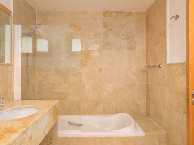 Appartement avec 3 Chambres  à Altos de los Monteros