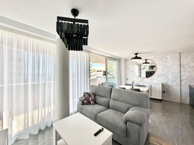 Apartamento con 2 Dormitorios  en Benalmadena Costa