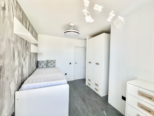 Apartamento con 2 Dormitorios  en Benalmadena Costa