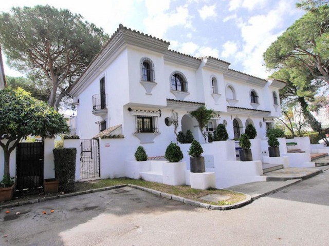 Maison mitoyenne avec 5 Chambres  à Puerto de Cabopino
