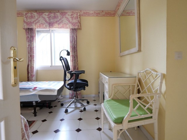 Maison mitoyenne avec 5 Chambres  à Puerto de Cabopino