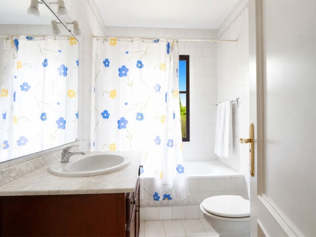 Maison mitoyenne avec 5 Chambres  à Puerto de Cabopino
