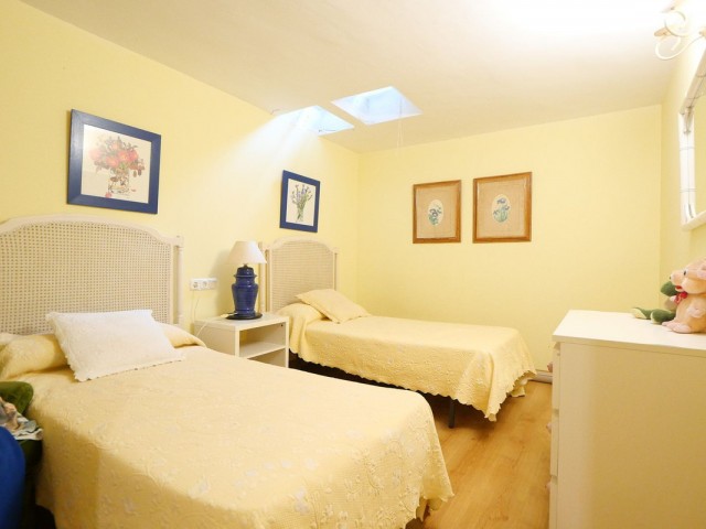 Maison mitoyenne avec 5 Chambres  à Puerto de Cabopino