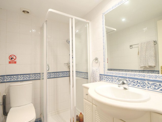 Maison mitoyenne avec 5 Chambres  à Puerto de Cabopino