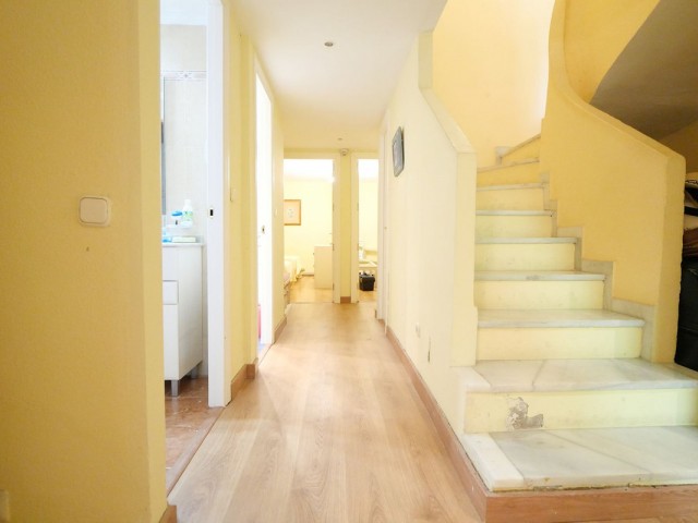 Maison mitoyenne avec 5 Chambres  à Puerto de Cabopino