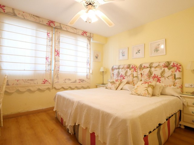 Maison mitoyenne avec 5 Chambres  à Puerto de Cabopino