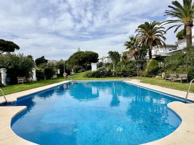 Maison mitoyenne avec 5 Chambres  à Puerto de Cabopino