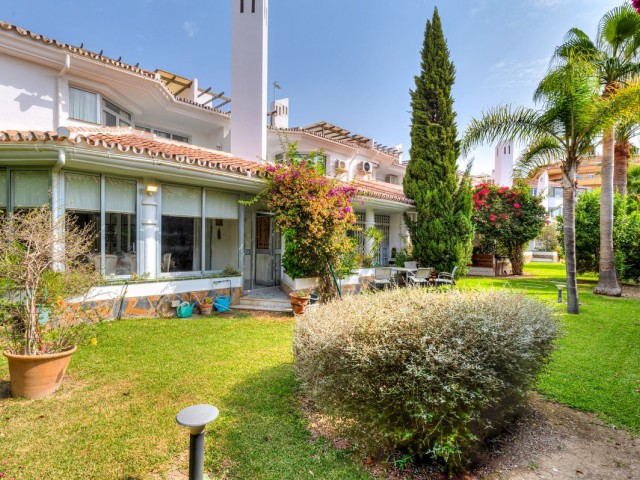 Maison mitoyenne avec 3 Chambres  à Los Pacos