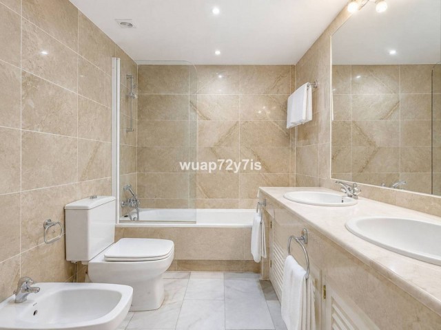 2 Bedrooms Townhouse in El Paraiso