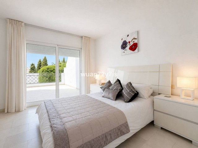 2 Bedrooms Townhouse in El Paraiso