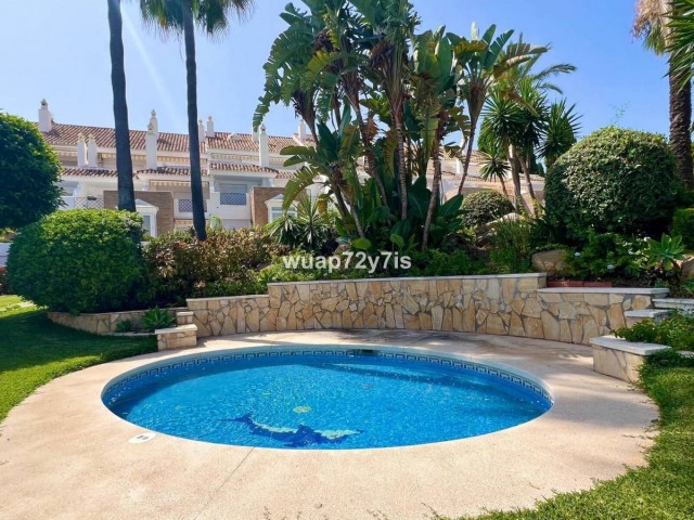 2 Bedrooms Townhouse in El Paraiso