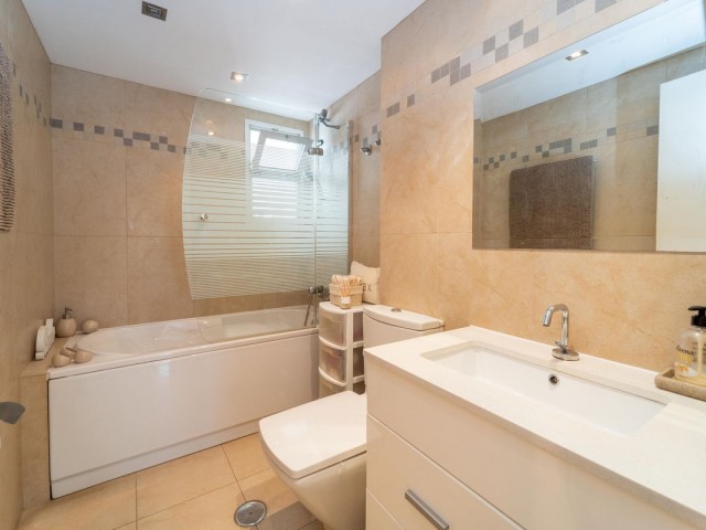 Penthouse avec 4 Chambres  à Torremolinos Centro